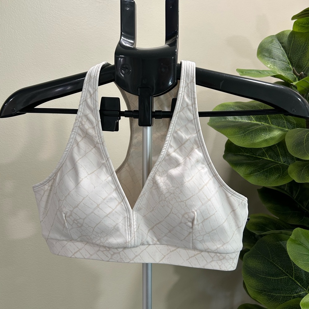 Lici Fit Women's Cream Crocodile Print Sports Bra